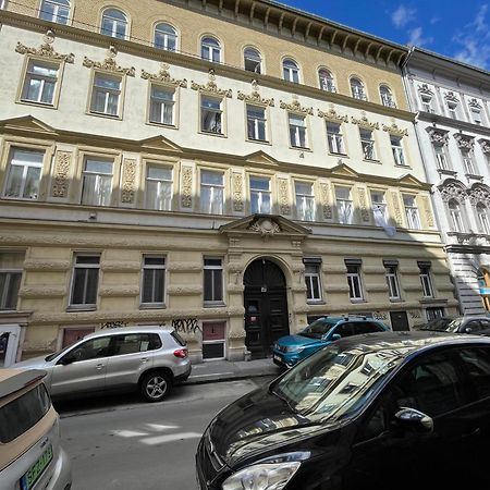 Little Oasis Close To The Opera Budapesta Exterior foto